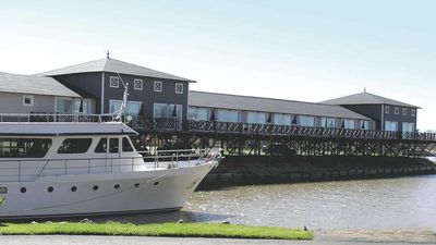 Howard Johnson Hotel & Marinas Resort