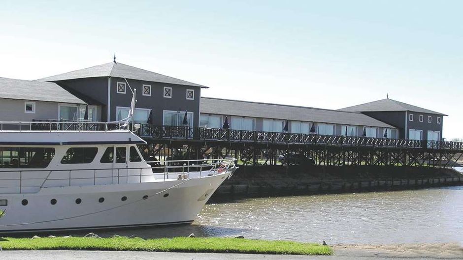 Howard Johnson Hotel & Marinas Resort Exterior