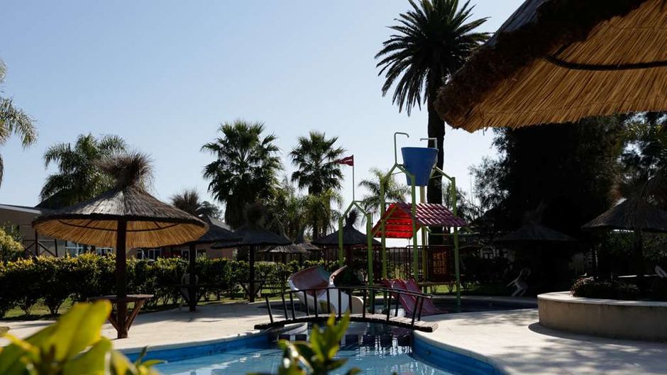 Howard Johnson Hotel & Marinas Resort Pool