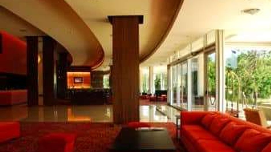 Howard Johnson Plaza Hotel Mayorazgo Lobby