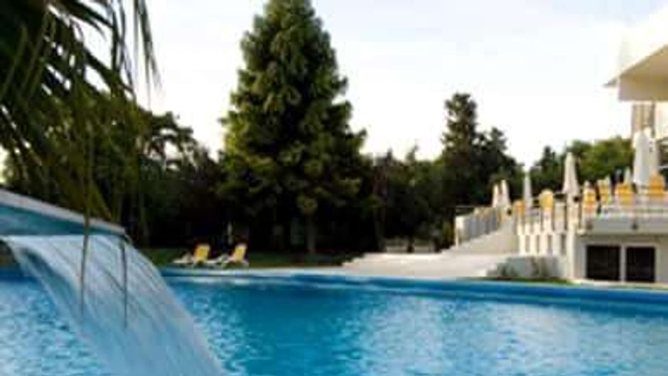 Howard Johnson Plaza Hotel Mayorazgo Pool