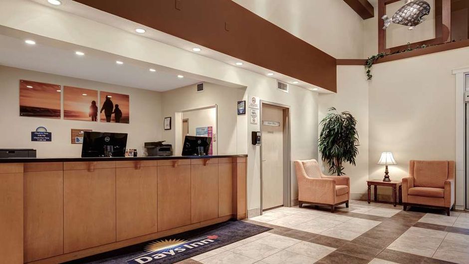 Days Inn Dawson Creek Lobby