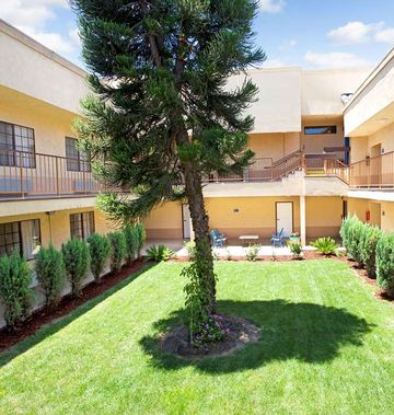 Days Inn and Suites Artesia