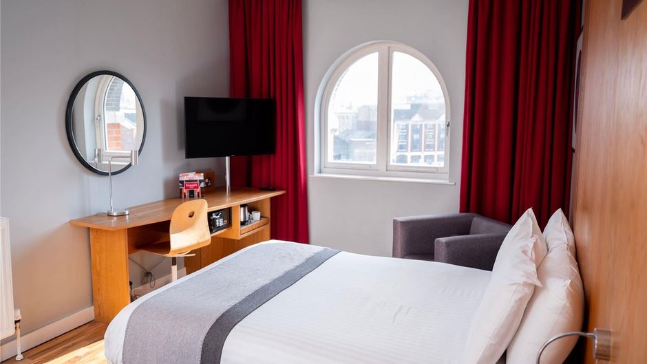 Ramada Encore Belfast City Centre Room
