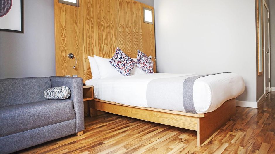 Ramada Encore Belfast City Centre Room