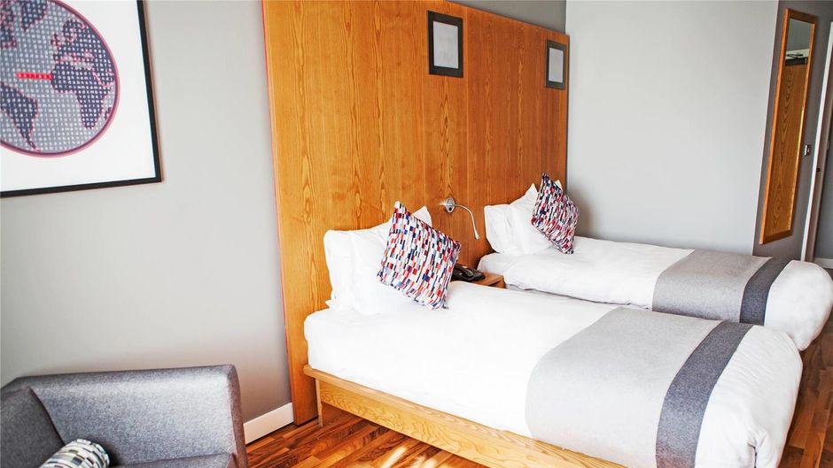 Ramada Encore Belfast City Centre Room