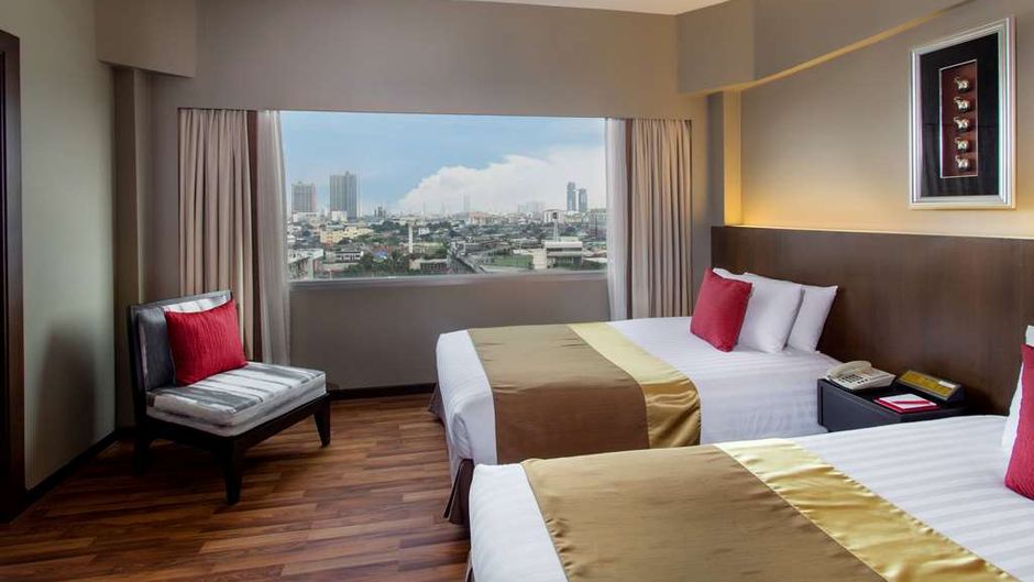 Ramada Plaza Menam Riverside Room