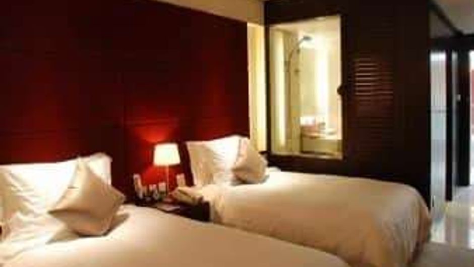 Howard Johnson Parkland Hotel Room