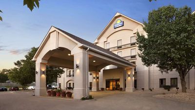 Days Inn & Suites Cedar Rapids