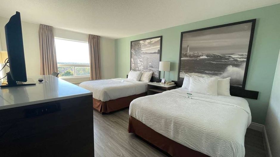 Super 8 Peterborough Room