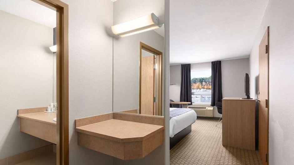 Super 8 St-Jerome Room