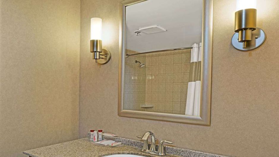 Ramada Niagara Falls/Fallsview Room