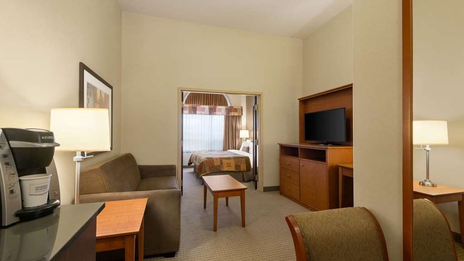 Ramada Drayton Valley Suite