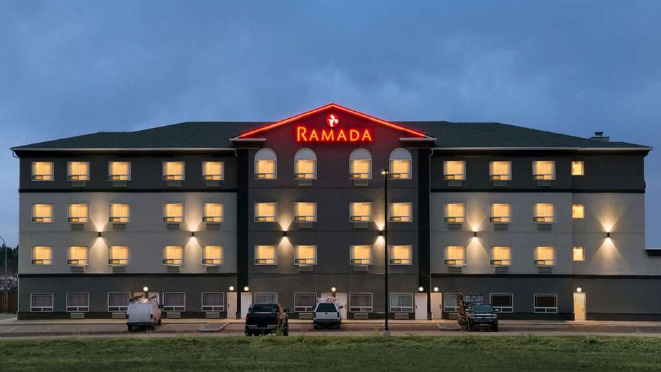 Ramada Drayton Valley Exterior