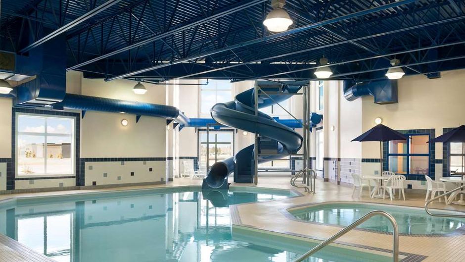 Ramada Drayton Valley Pool