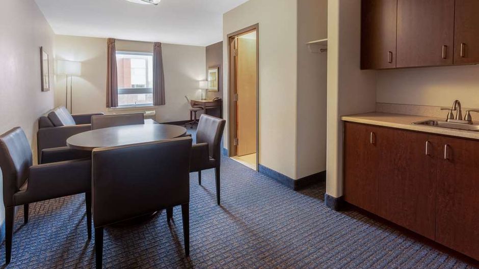 Super 8 Lachenaie/Terrebonne Suite