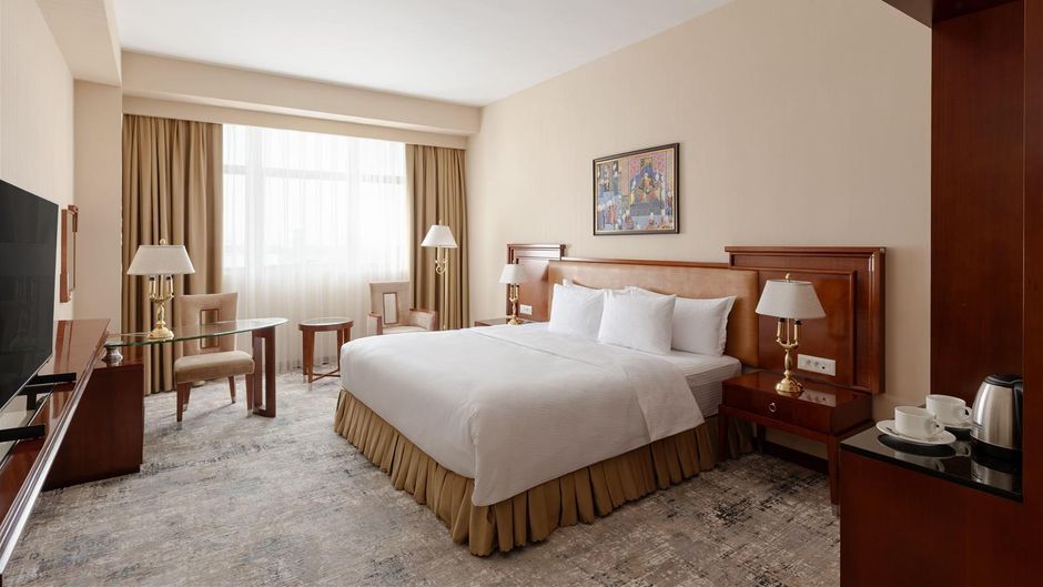Ramada Plaza Gence Room
