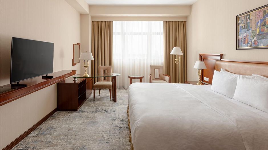 Ramada Plaza Gence Room