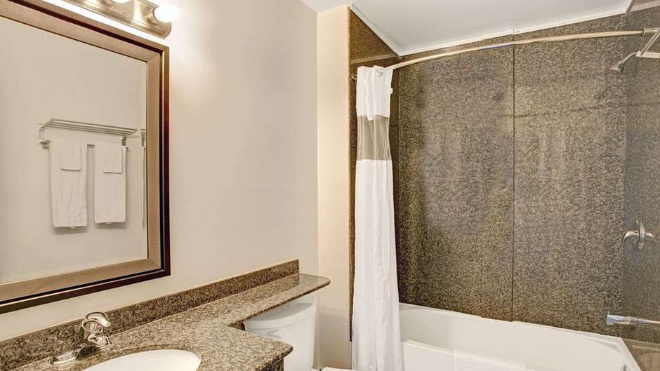 Howard Johnson Inn Gananoque Room