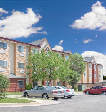 Days Inn & Suites Hutchinson