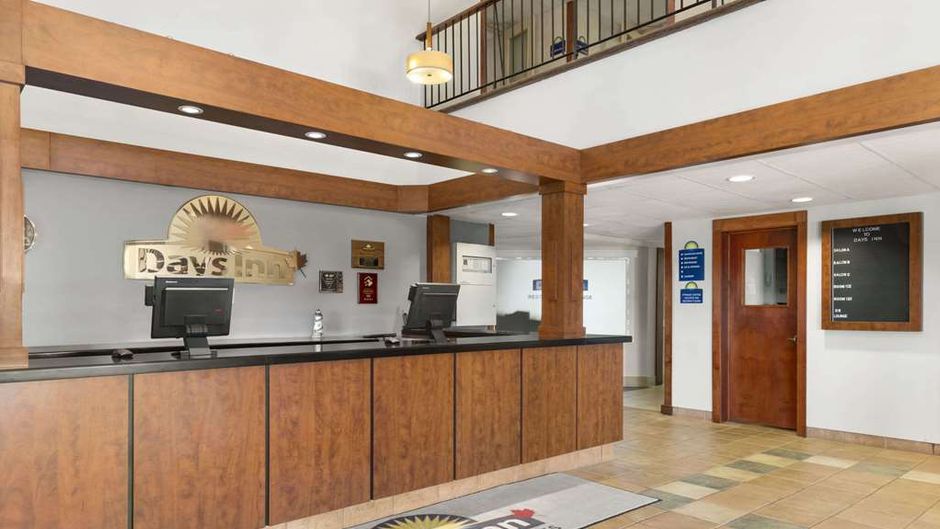 Days Inn & Conference Ctr - Bridgewater Lobby