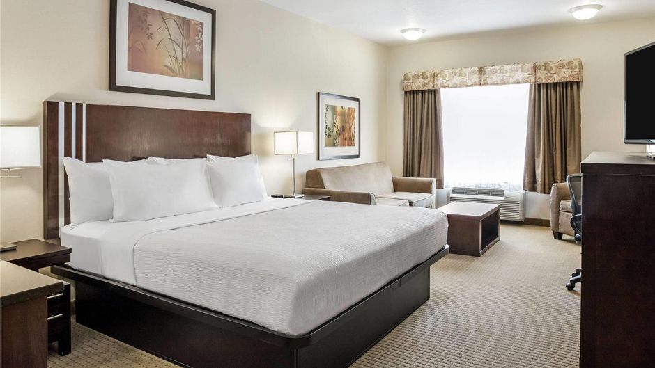 Ramada Lac La Biche Room