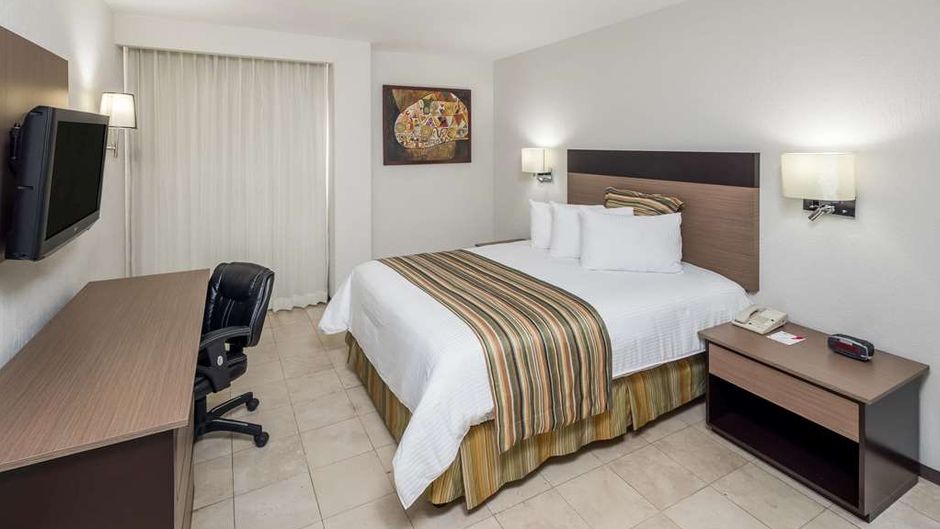 Ramada Hola Culiacan Room
