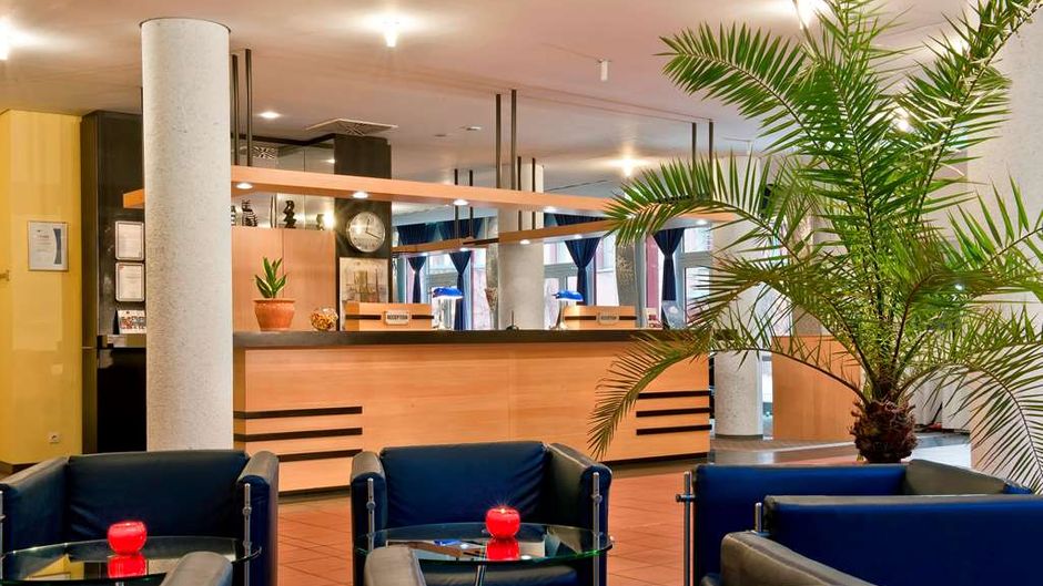 Tryp by Wyndham Halle Lobby