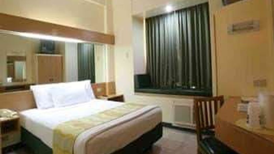 Microtel Inn & Suites by Wyndham Tarlac Room