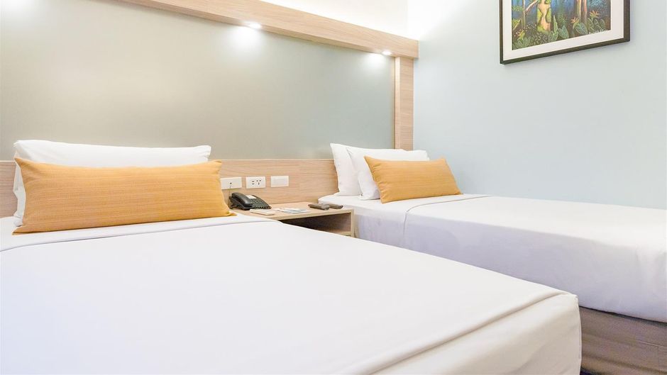 Microtel Inn & Suites by Wyndham Tarlac Room
