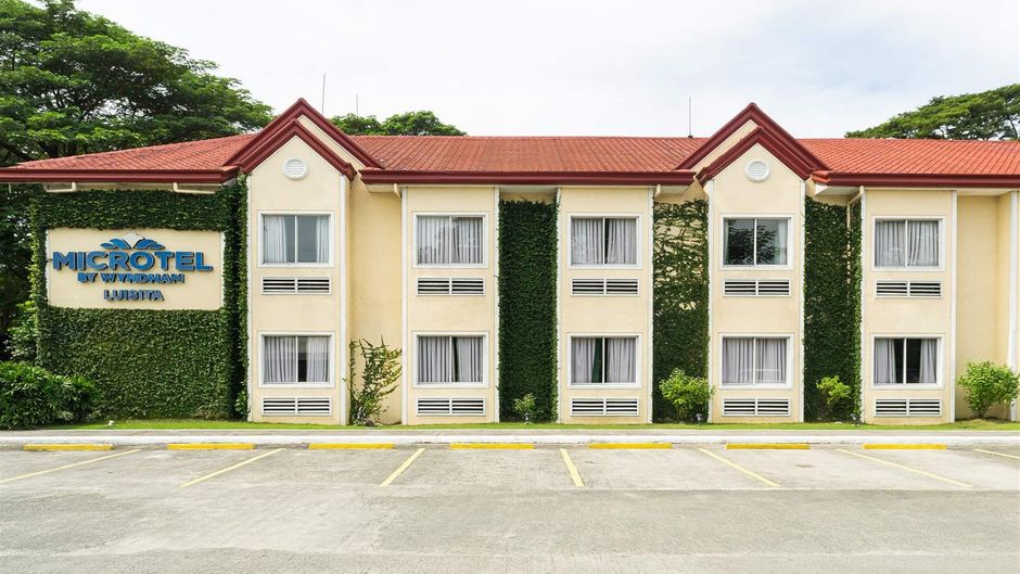 Microtel Inn & Suites by Wyndham Tarlac Exterior
