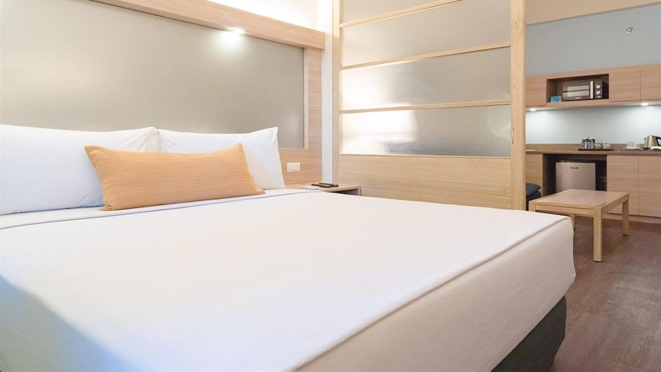Microtel Inn & Suites by Wyndham Tarlac Room