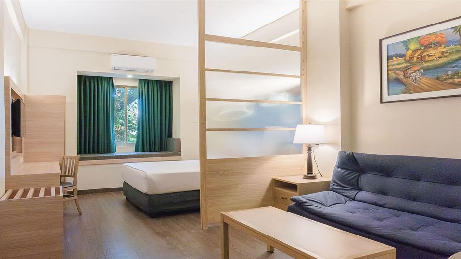 Microtel Inn & Suites by Wyndham Tarlac Room