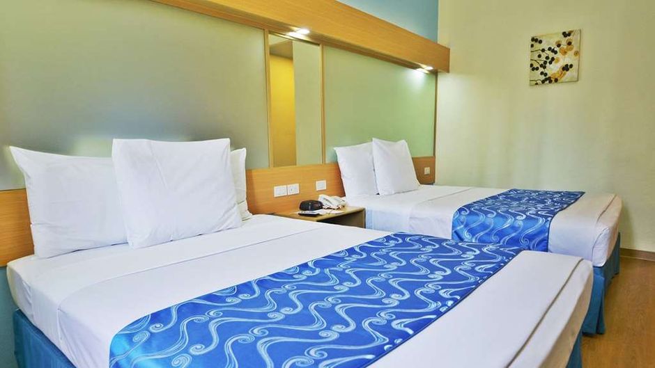 Microtel Inn & Suites by Wyndham Davao Room