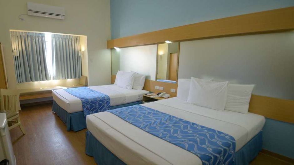 Microtel Inn & Suites by Wyndham Davao Room