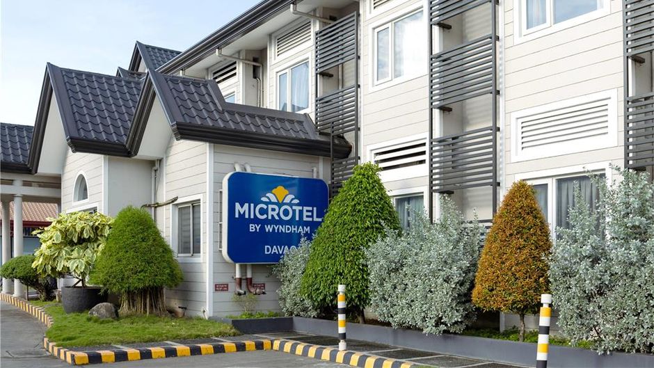 Microtel Inn & Suites by Wyndham Davao Exterior