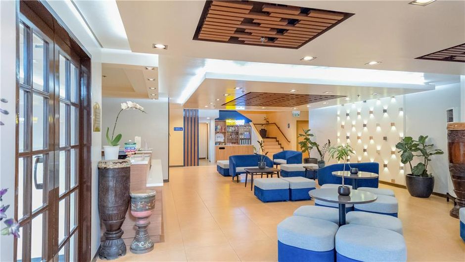 Microtel Inn & Suites by Wyndham Davao Lobby