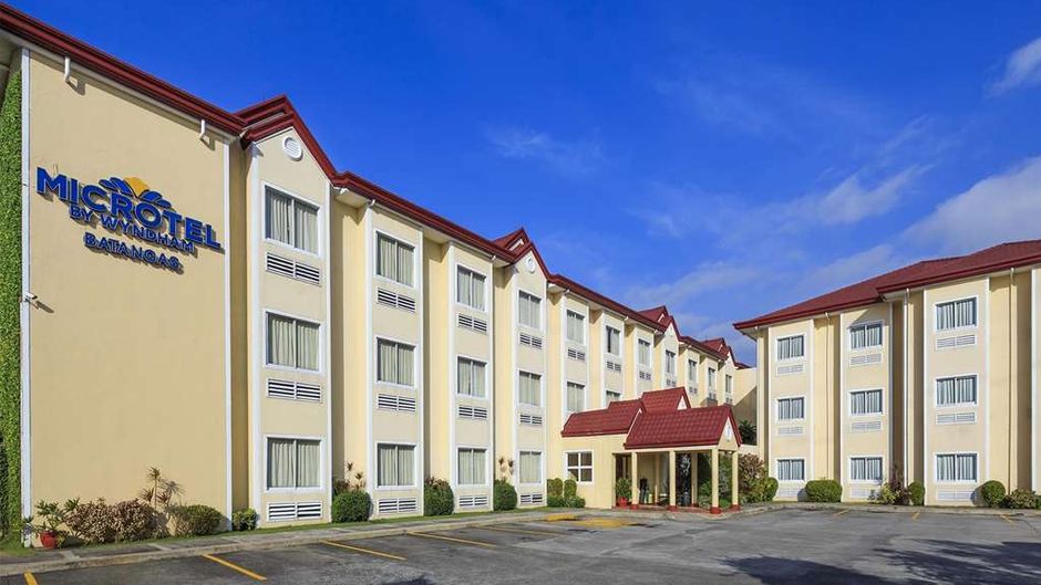 Microtel Santo Tomas Exterior