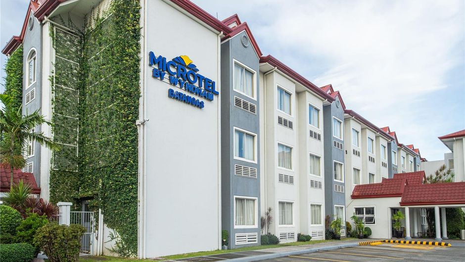 Microtel Santo Tomas Exterior