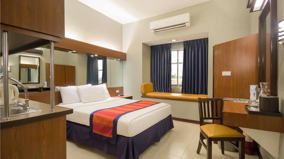 Microtel by Wyndham Eagle Ridge Room