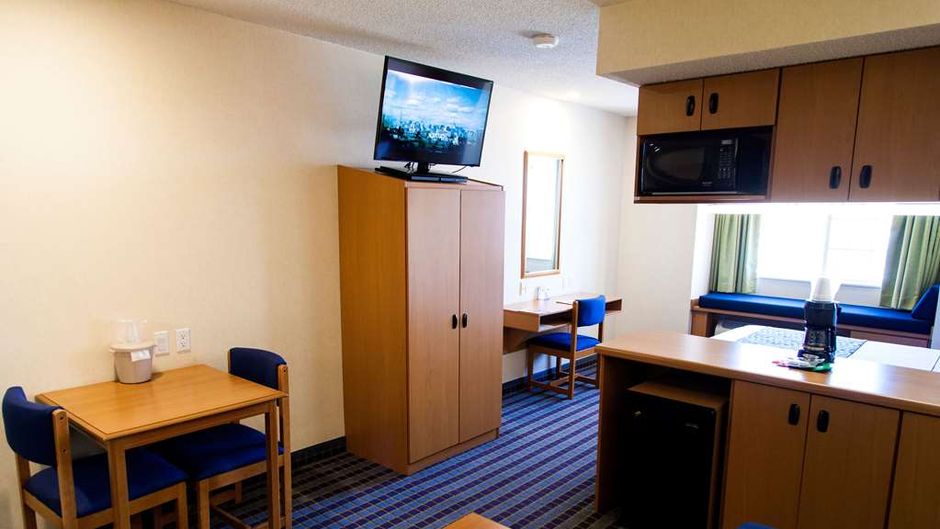 Microtel Inn/Suites by Wyndham Chihuaha Room
