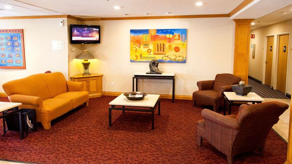 Microtel Inn/Suites by Wyndham Chihuaha Lobby