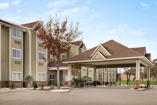 Super 8 by Wyndham San Antonio Airpo