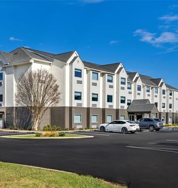 Days Inn & Suites by Wyndham Brandon