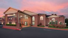 Super 8  Lowell/Bentonville/Rogers Area