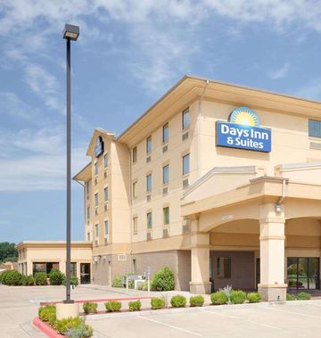 Days Inn & Suites Russellville