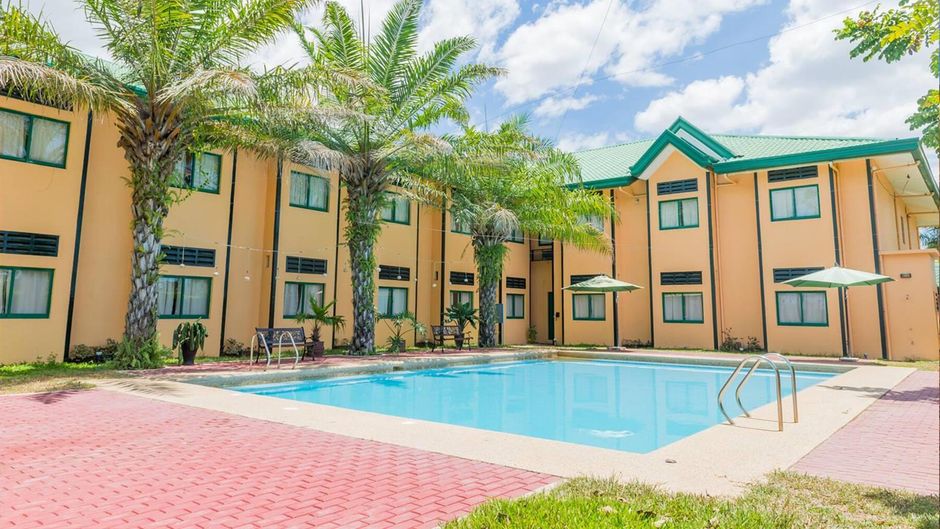 Microtel Inn & Suites Cabanatuan Exterior