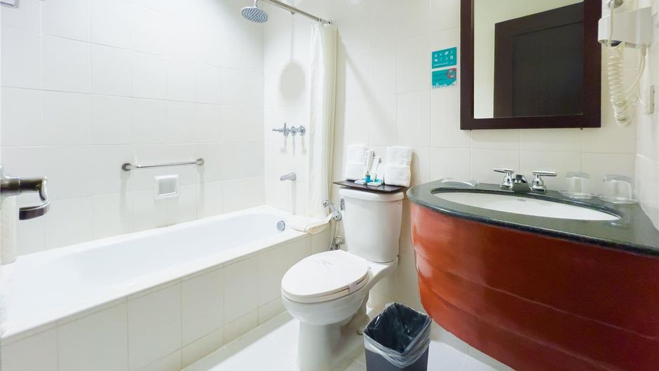 Microtel Inn & Suites Cabanatuan Suite