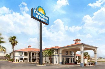 Days Inn & Suites Braunig Lake