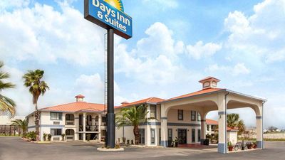 Days Inn & Suites Braunig Lake